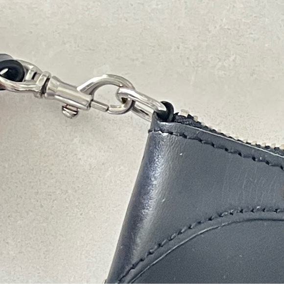 GAP BLACK LEATHER WALLET POUCHZIPPER CLOSURE - Picture 9 of 13